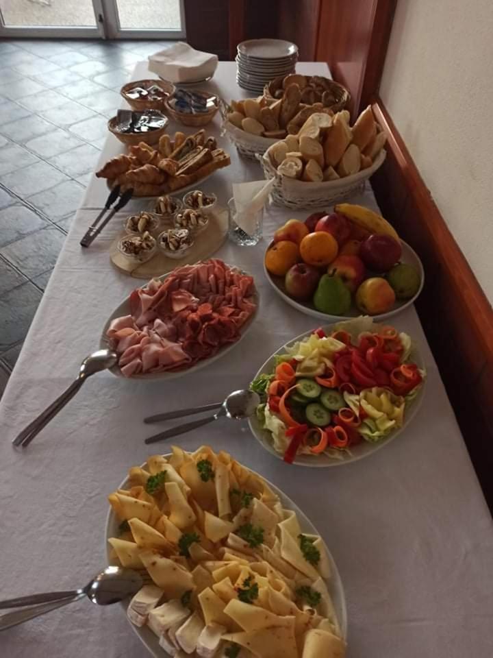 Restaurace A Penzion Garnet Olomouc Extérieur photo