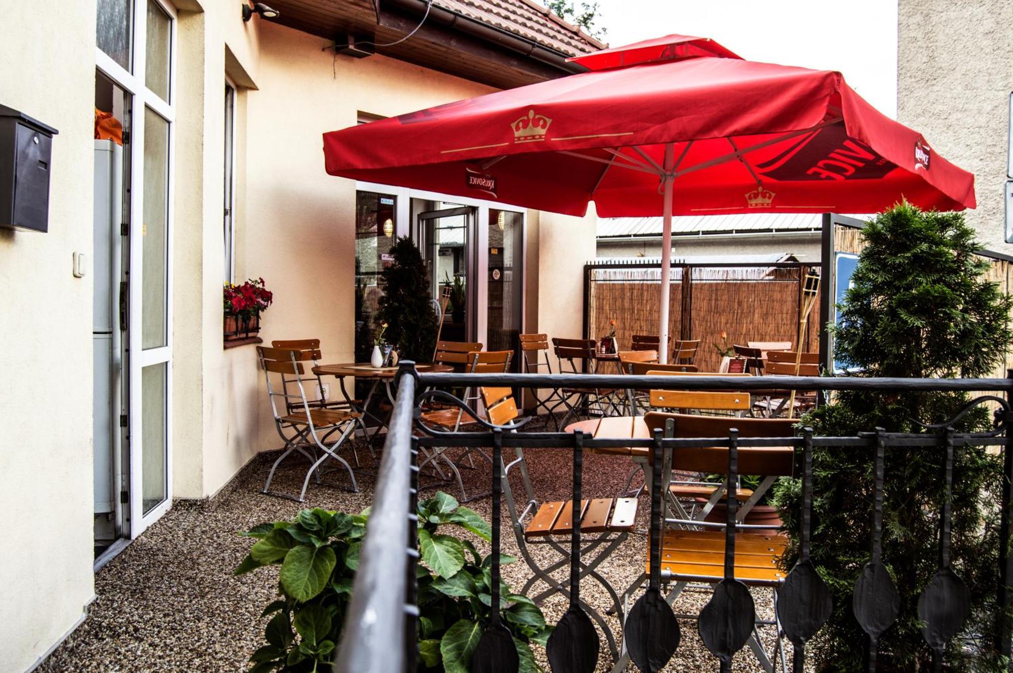 Restaurace A Penzion Garnet Olomouc Extérieur photo