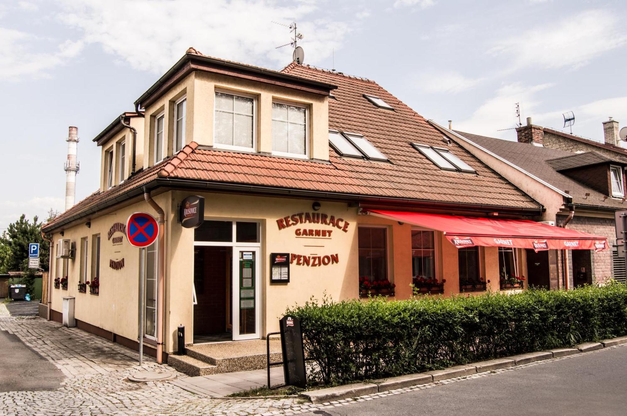 Restaurace A Penzion Garnet Olomouc Extérieur photo